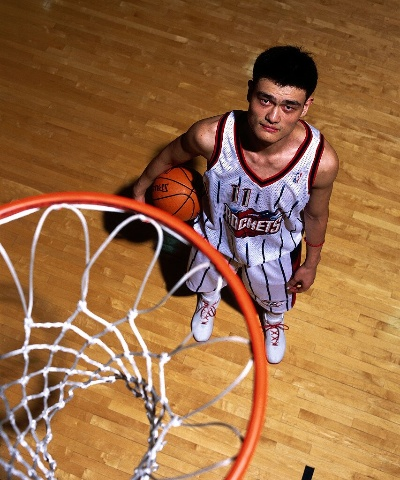 巅峰时刻，姚明NBA生涯最高分之战—41分征服老鹰
